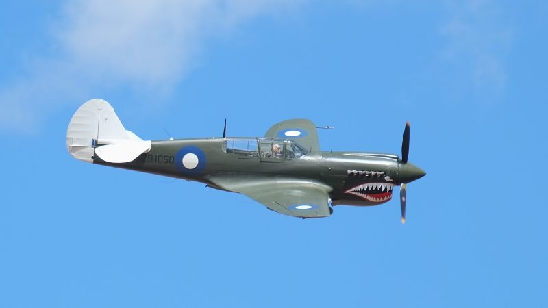 P-40 Kittyhawk flying past - Wikipedia / Public Domain