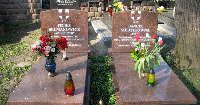 Memorial Grave for Feliks Selmanowicz and Danuta Siedzikówna in Gdańsk. Source: By Anna Tertel - Praca własna, CC BY-SA 3.0, https://commons.wikimedia.org/w/index.php?curid=6949466