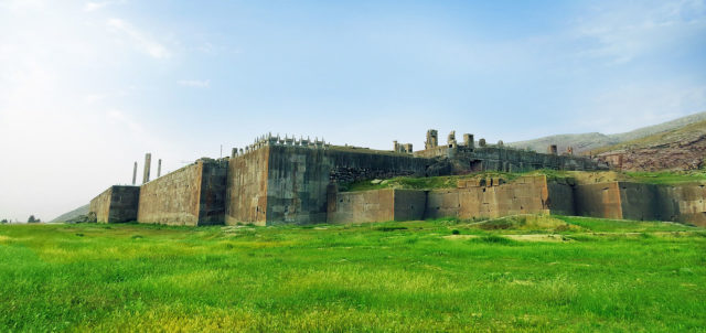 The ruins of the royal palace. Its stout foundations suggest a large and lavish complex. Image By Masoudkhalife, CC BY-SA 4.0, Wikipedia