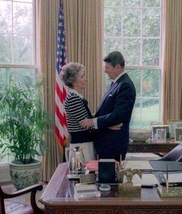 The Reagans talk in the Oval Office, 1985.