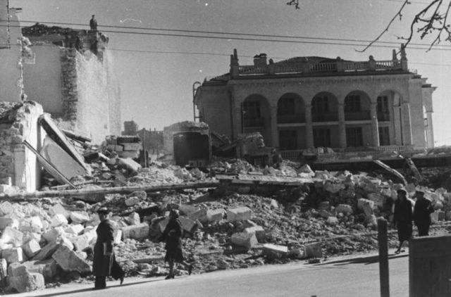 Ruins... (Russiainphoto.ru / Author Unknown / Public Domain)