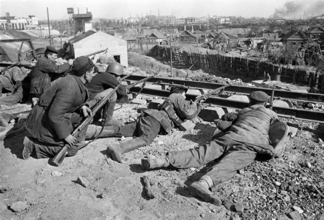 Factory workers often participated in fights (Russiainphoto.ru / Shaikhet Arkady Samoylovich / Public Domain)