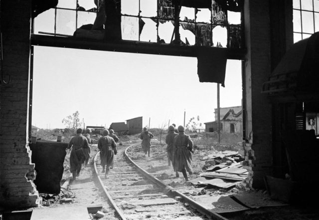 Stalingrad Tractor Factory (Russiainphoto.ru / Shaikhet Arkady Samoylovich / Public Domain)