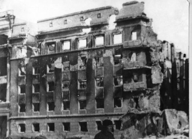 Stalingrad after the battle (Russiainphoto.ru / Aron Zamsky / Public Domain)