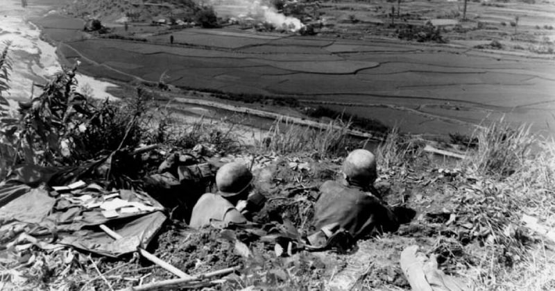 Troops of the U.S. 27th Infantry await North Korean attacks across the Naktong River from positions on the Pusan Perimeter, September 4, 1950.