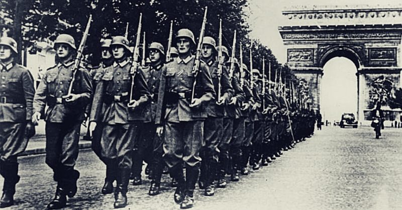 German soldiers march into paris. By Bundesarchiv - CC BY-SA 3.0 de