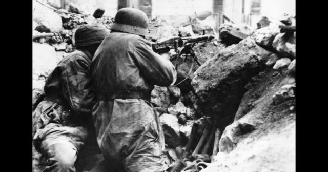 German Paratroopers turn every ruin in Cassino into a fortress. Defending it with MG-42 machine guns, mortars and even tanks. By Bundesarchiv – CC BY-SA 3.0 de