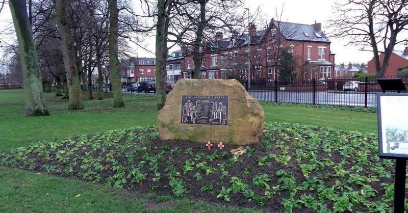 Memorial to the Barnbow Lasses. <a href=https://commons.wikimedia.org/w/index.php?curid=30385696>Photo Credit</a>