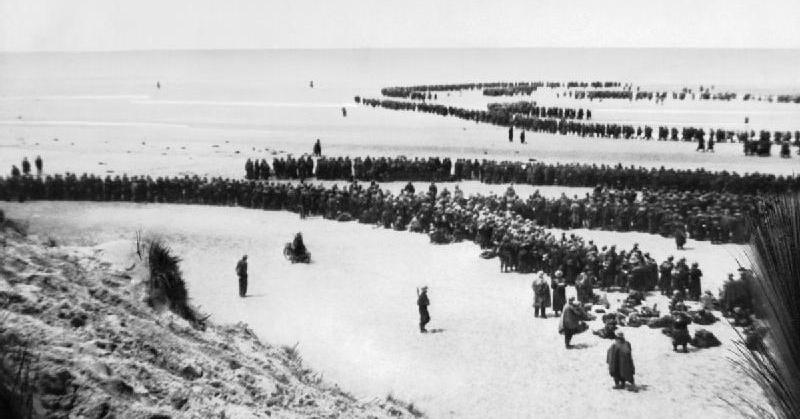Dunkirk 26-29 May 1940 British troops line up on the beach at Dunkirk to await evacuation.