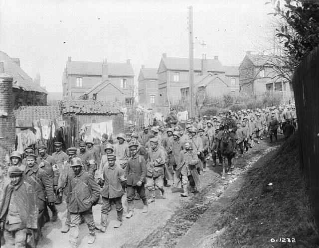 German POWs captured at Vimy Ridge