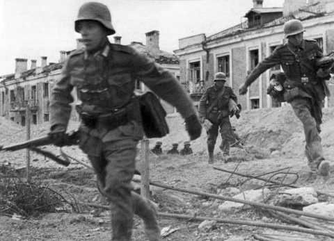 German Soldiers on the move in Stalingrad.