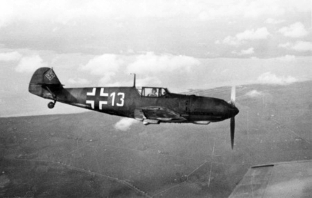 An Me-109 in 1941. A terrifying sight for any English pilot, especially one suspended by a thin sheet of fabric and some chords. 