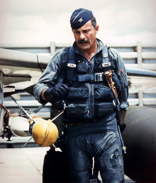 robin_olds_during_vietnam_war