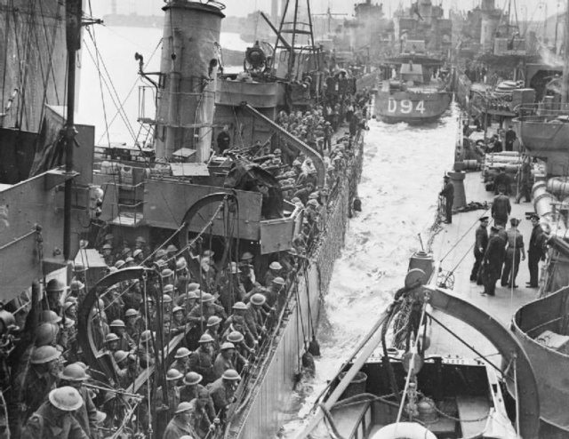 Destroyers filled with evacuated British troops berthing at Dover, 31 May 1940.