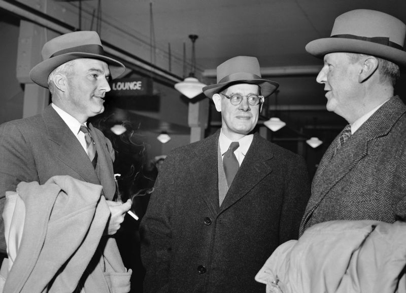 Norman Chandler on the far left with Assistant Editor of the Washington Evening Star B.M. Mckelway (middle) and Robert Mclean, President of the Associated Press before departure from Oakland to Honolulu on Feb. 2, 1946 (Associated Press)