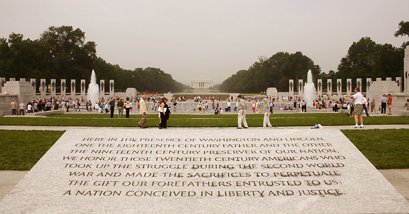 National World War II Memorial, Washington D.C.  <a href=https://commons.wikimedia.org/w/index.php?curid=1545885>Photo Credit</a>