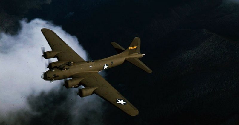 Boeing B-17F Flying Fortress, Mount Rainier, Washington. 1943. <a href=