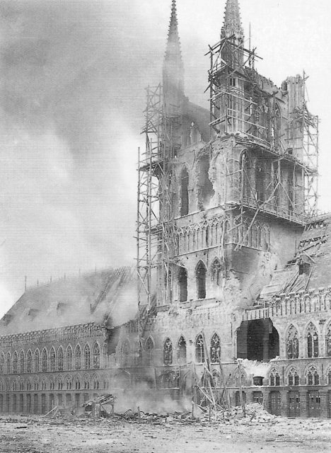 Fire of the Cloth Hall on 21 November 1914.