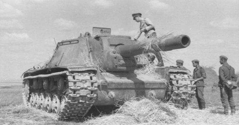 <a href=https://en.wikipedia.org/wiki/SU-152#/media/File:Bundesarchiv_Bild_101I-154-1964-28,_Russland,_russischer_Panzer.jpg>Photo Credit</a>