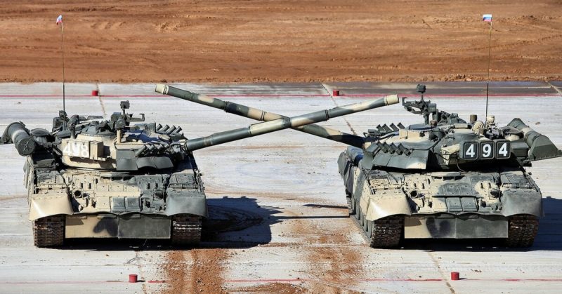 T-80U tanks waltzing at the 2013 Tank biathlon. <a href=https://commons.wikimedia.org/wiki/File:T-80U_-_TankBiathlon2013-13.jpg>Photo Credit</a>