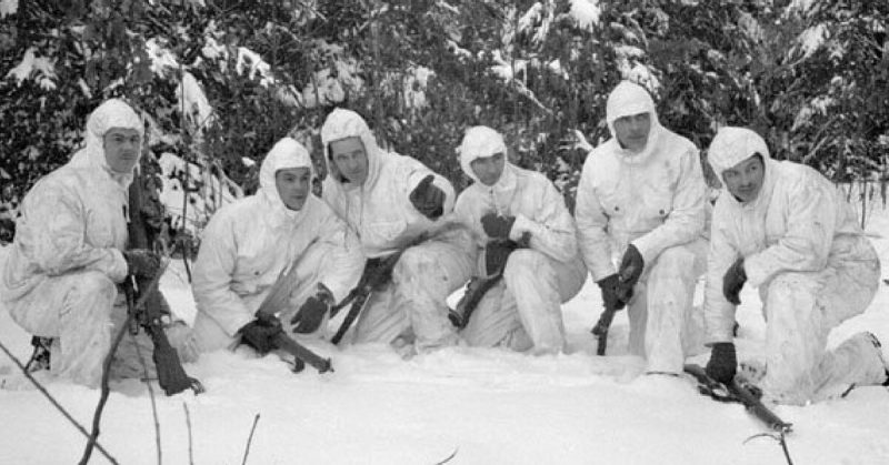 Members of the Régiment de la Chaudière in winter camouflage on Patrol in Berg en Dal, the Netherlands on January 24, 1945. Canada. Department of National Defence - CC BY-SA 2.0