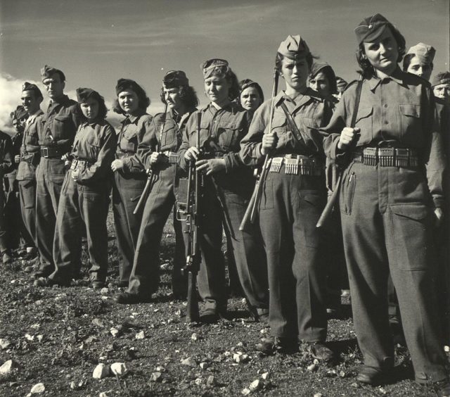 Women guerillas of ELAS. Photo Credit.