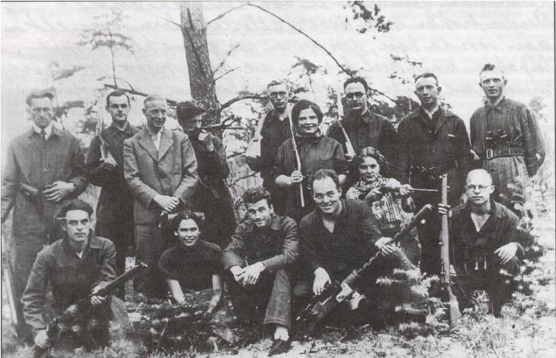 A Dutch resistance group Dalfsen Ommen Lemelerveld with Jan Houtman Front row at the right