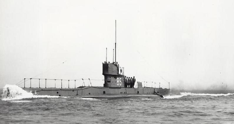 Submarine HMS E5. <a href=https://en.wikipedia.org/w/index.php?curid=46967858>Photo Credit</a>