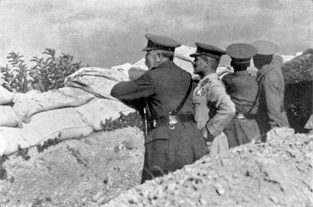 Lord Kitchener and General Birdwood during the campaign.