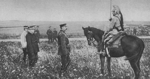 Lord Kitchener and Joseph Joffre meet General Baratier 