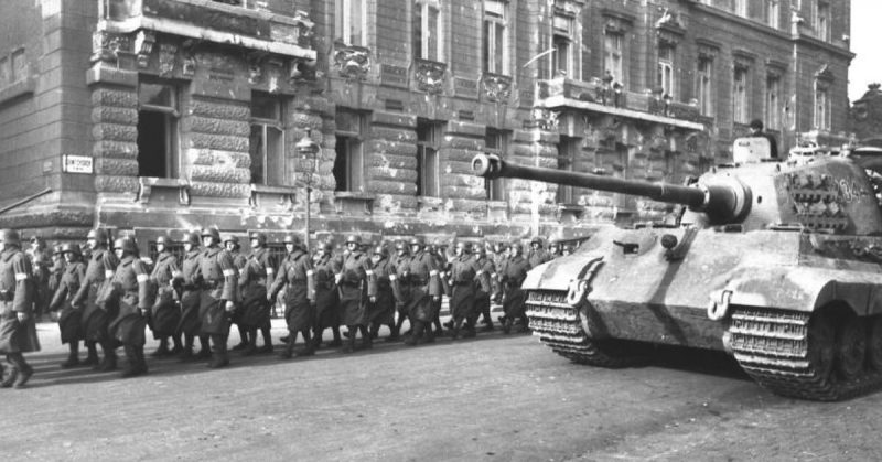 Hungarian Arrow Cross militia and a German Tiger II tank in Budapest, October 1944.
