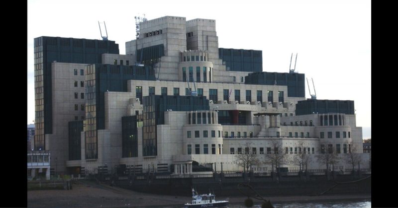 The SIS building, modern home of the Secret Intelligence Service (Mi6) since 1994. By Jim Bowen - CC BY-SA 2.0