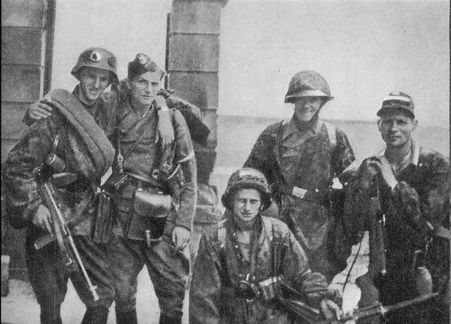 Soldiers of the Polish Home Army in 1944;