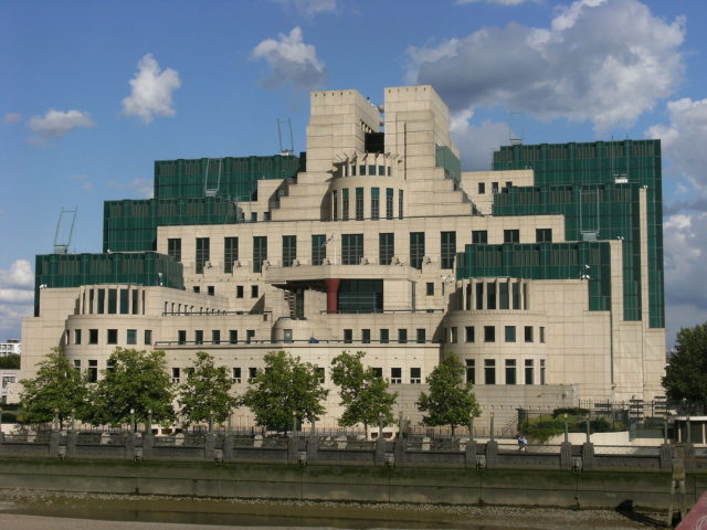 The MI6 building at Vauxhall in London. By Mark Ahsmann – CC BY-SA 3.0