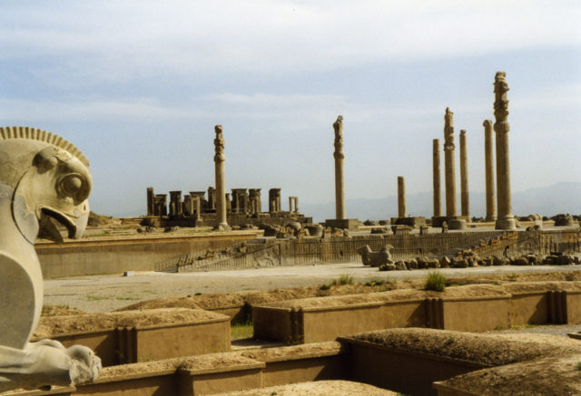Persepolis, from the north-east to the Apadana and Darius Palace. By Arian Zwegers – CC BY 2.0