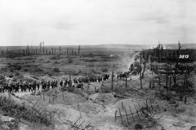 German soldiers advancing past a captured French position. Bundesarchiv – CC BY-SA 3.0 de