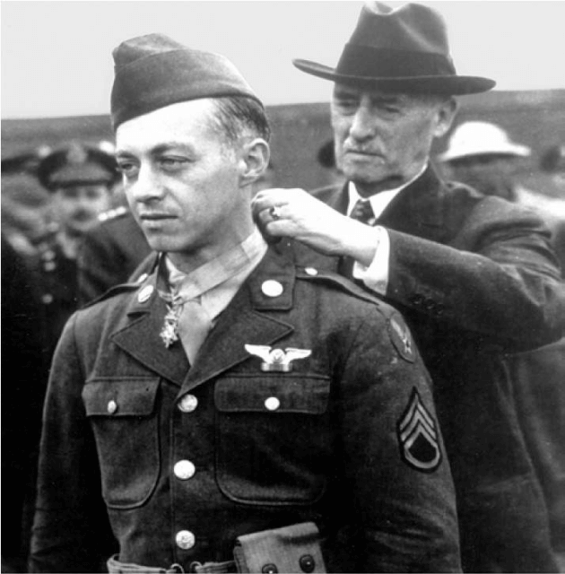 Maynard Smith receiving the Medal of Honor