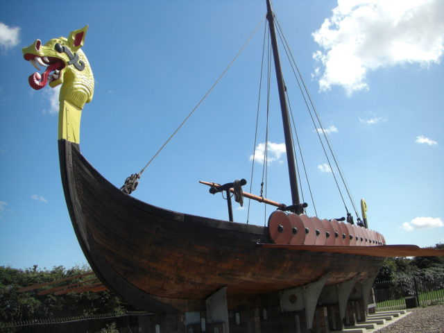 A reconstructed Viking Longboat. By Midnightblueowl – CC BY-SA 3.0
