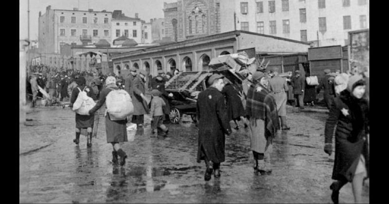 Łódź Ghetto, March 1940. By Bundesarchiv - CC BY-SA 3.0 de