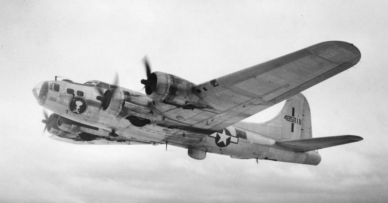 B-17 Flying Fortress in flight. 