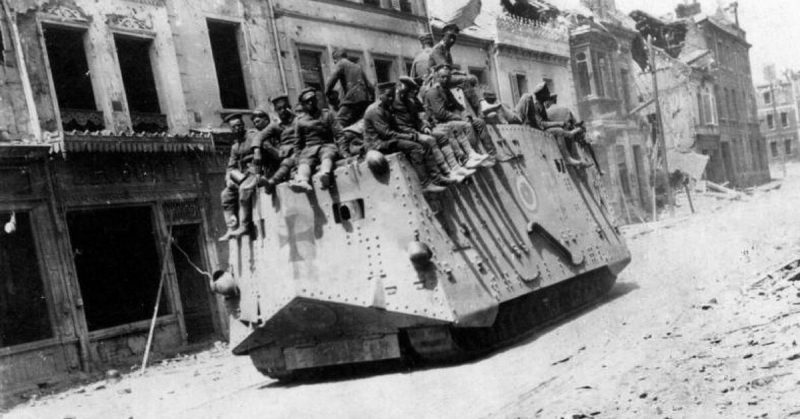 German A7V tank in Roye, Somme, 26 March 1918. Bundesarchiv - CC BY-SA 3.0 de