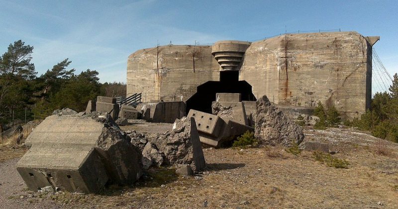 Casemate on Batterie Vara. <a href=https://commons.wikimedia.org/w/index.php?curid=9502900>Photo Credit</a>