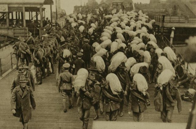 New Zealand troops unloading at a French port in 1918.