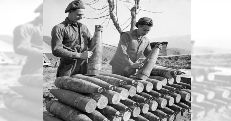 British gunners cleaning Shells.