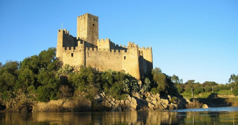 Almourol Castle in Portugal, an ancient Templar Stronghold. By Daniel Feliciano - CC BY-SA 2.5