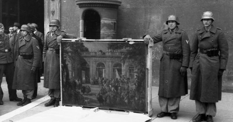 German soldiers of the Hermann Göring Division posing in front of Palazzo Venezia in Rome in 1944 with a picture taken from the Biblioteca del Museo Nazionale di Napoli. <a href=https://commons.wikimedia.org/w/index.php?curid=5477656>Photo Credit</a>