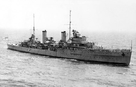 HMAS Sydney underway;