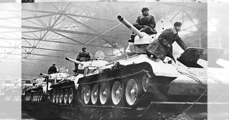 T-34 tanks headed to the front. <a href=https://commons.wikimedia.org/w/index.php?curid=15579759>Photo Credit</a>