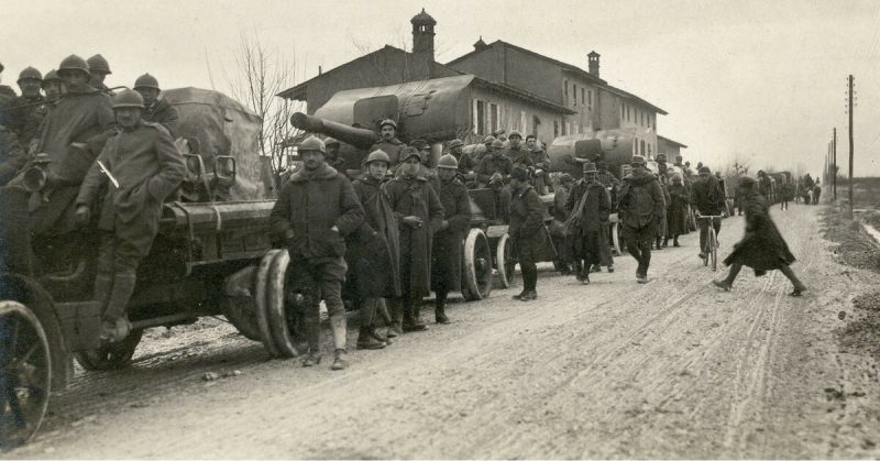 Italian 102-35 anti-air cannons mounted on SPA 9000C trucks duroing the retreat from Caporetto -
 esercito.difesa.it - CC BY-SA 3.0