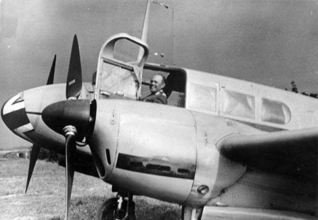 Kesselring at the controls of a Siebel Fh 104 aircraft. Bundesarchiv – CC BY-SA 3.0